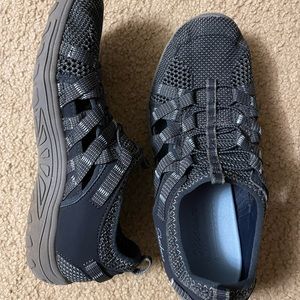 Skecher lifestyle luxe foam slip on